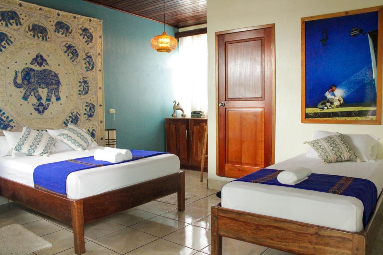 Los Amigos Hostel Флорес Екстер'єр фото