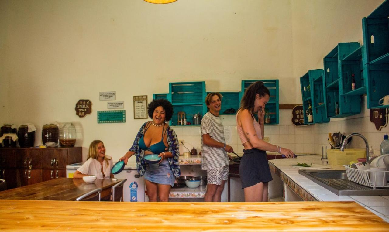 Los Amigos Hostel Флорес Екстер'єр фото