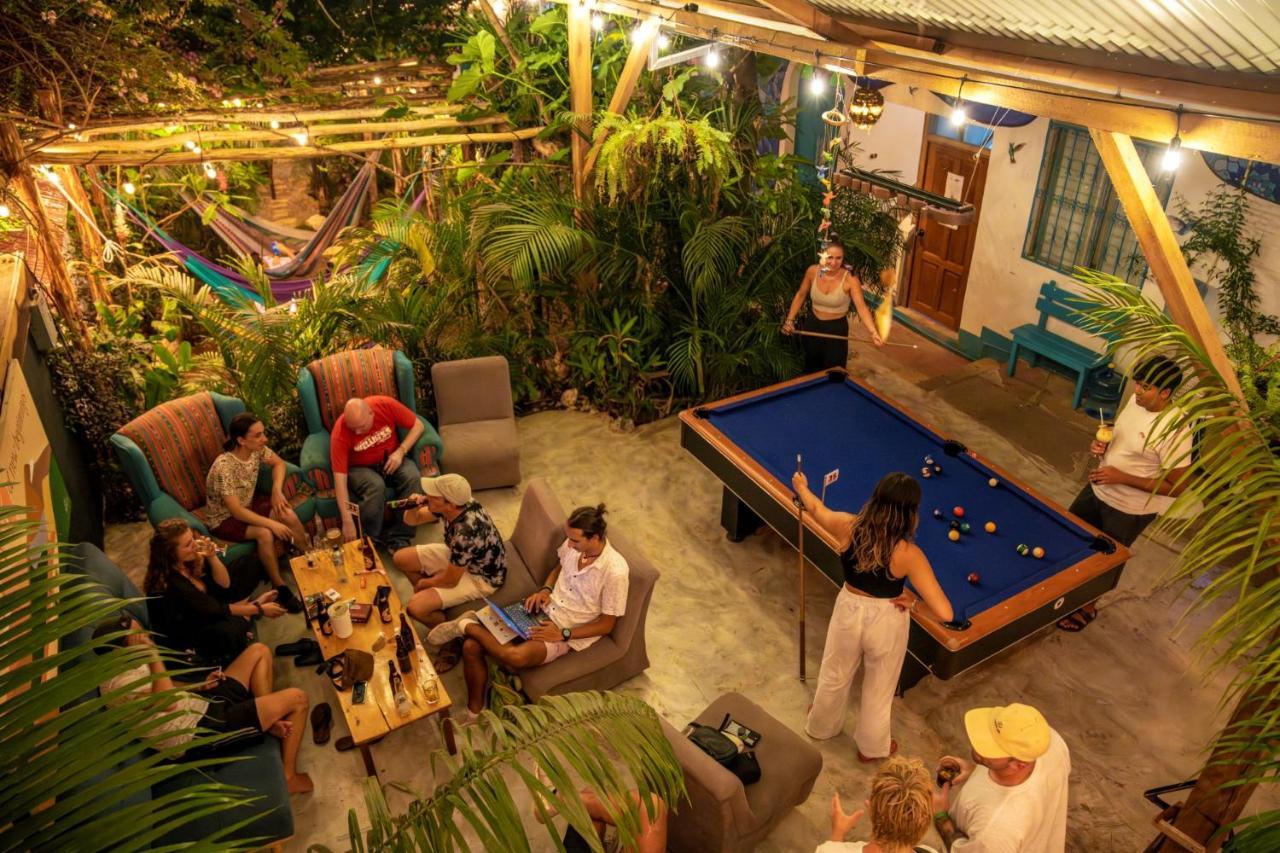 Los Amigos Hostel Флорес Екстер'єр фото