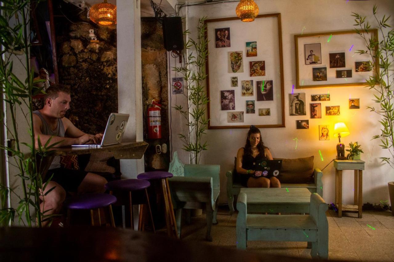 Los Amigos Hostel Флорес Екстер'єр фото