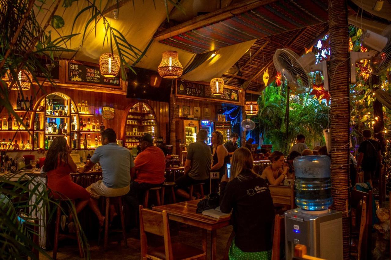 Los Amigos Hostel Флорес Екстер'єр фото