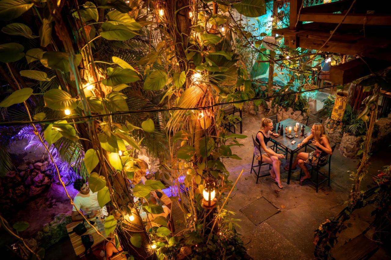 Los Amigos Hostel Флорес Екстер'єр фото