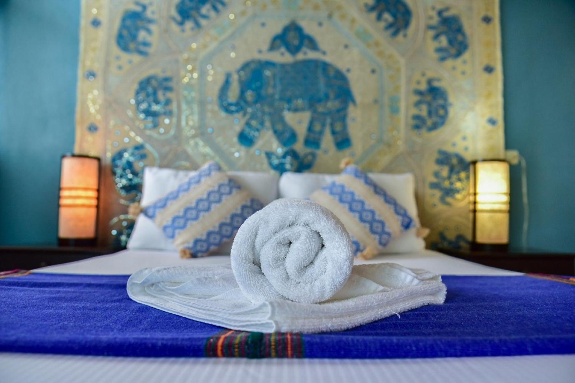 Los Amigos Hostel Флорес Екстер'єр фото