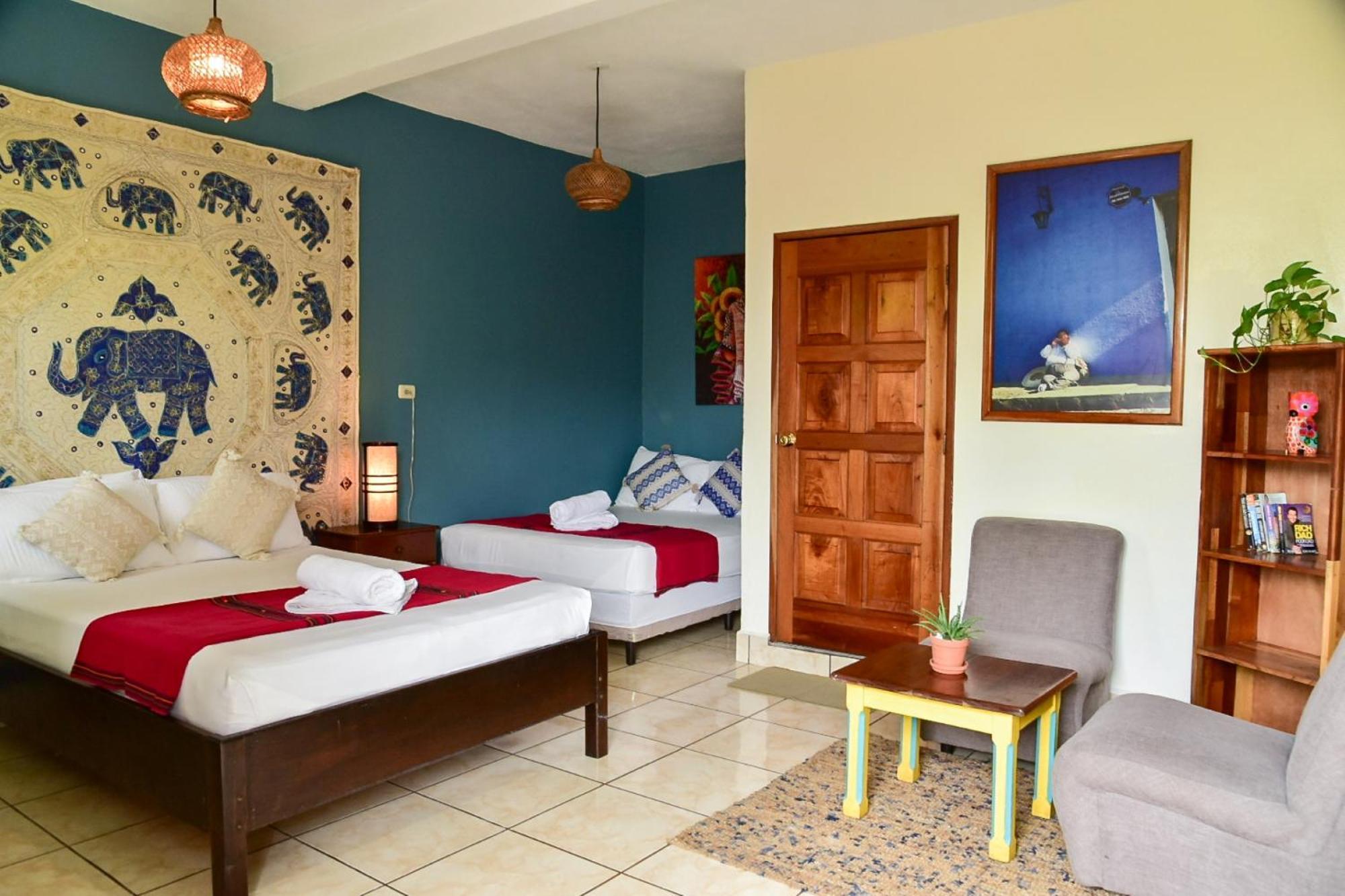 Los Amigos Hostel Флорес Екстер'єр фото