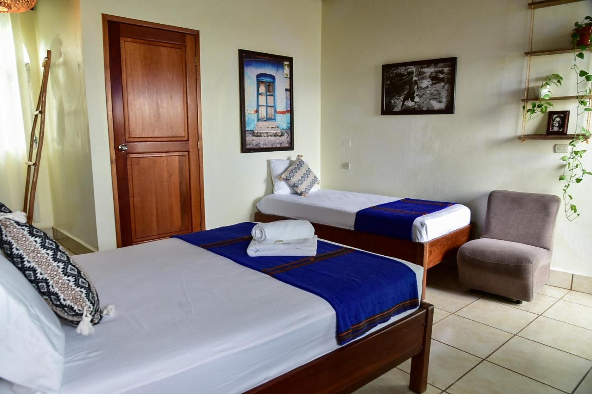 Los Amigos Hostel Флорес Екстер'єр фото