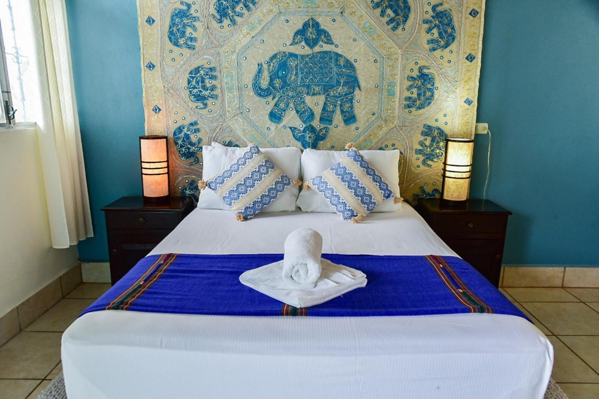 Los Amigos Hostel Флорес Екстер'єр фото